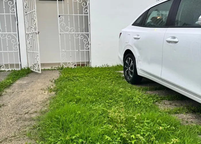 Hermosa Y Comoda Casa Con Alberca Compartida En *