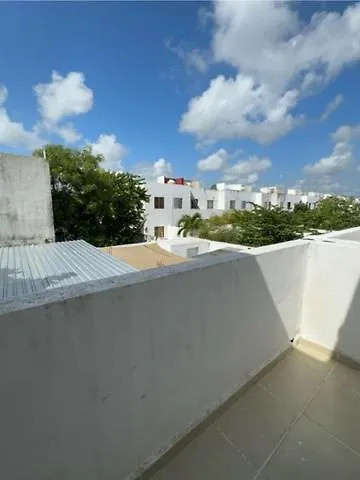 Hermosa Y Comoda Casa Con Alberca Compartida En *