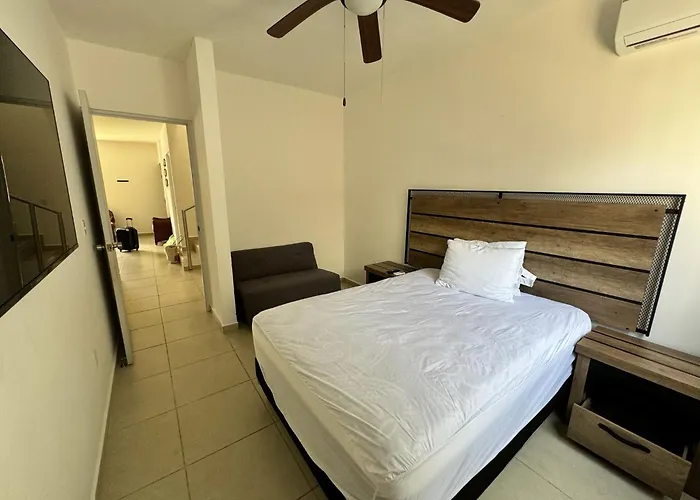Homestay Hermosa Y Comoda Casa Con Alberca Compartida En *