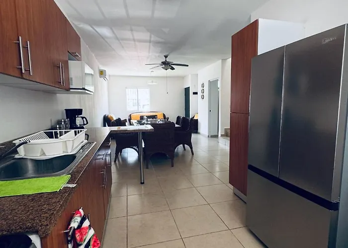 Hermosa Y Comoda Casa Con Alberca Compartida En