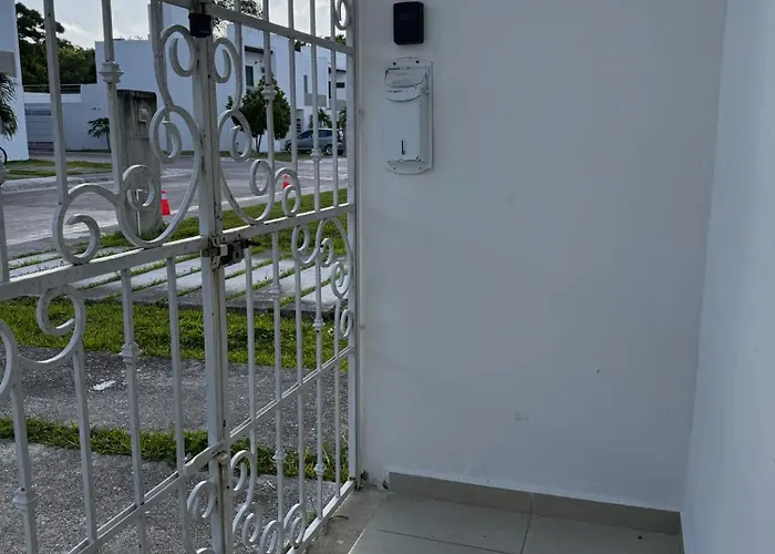 Homestay Hermosa Y Comoda Casa Con Alberca Compartida En *